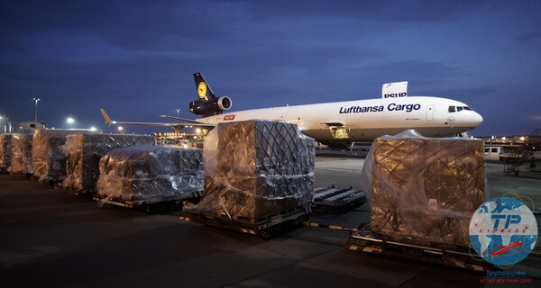 Vận tải hàng không quốc tế là loại hình vận tải nhiều ưu việt vượt trội đặc biệt về thời gian