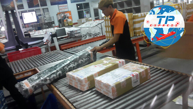 Mời quý khách liên hệ hotline 0898 464 878 (84) 6676.4878 để được tư vấn rõ hơn về cước phí vận chuyển